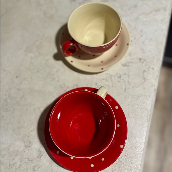 Home Essentials and Beyond Two Tone Dots Collection 2 cups with saucers - Picture 3 of 6